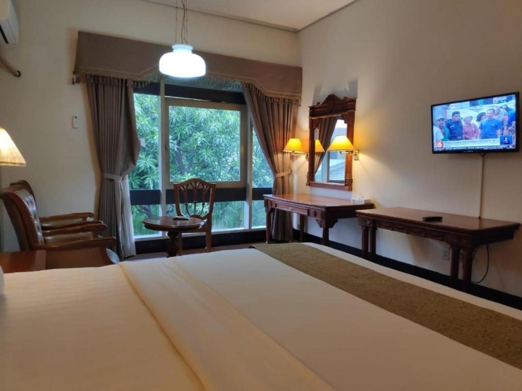 New Grand Park Hotel Surabaya Buitenkant foto
