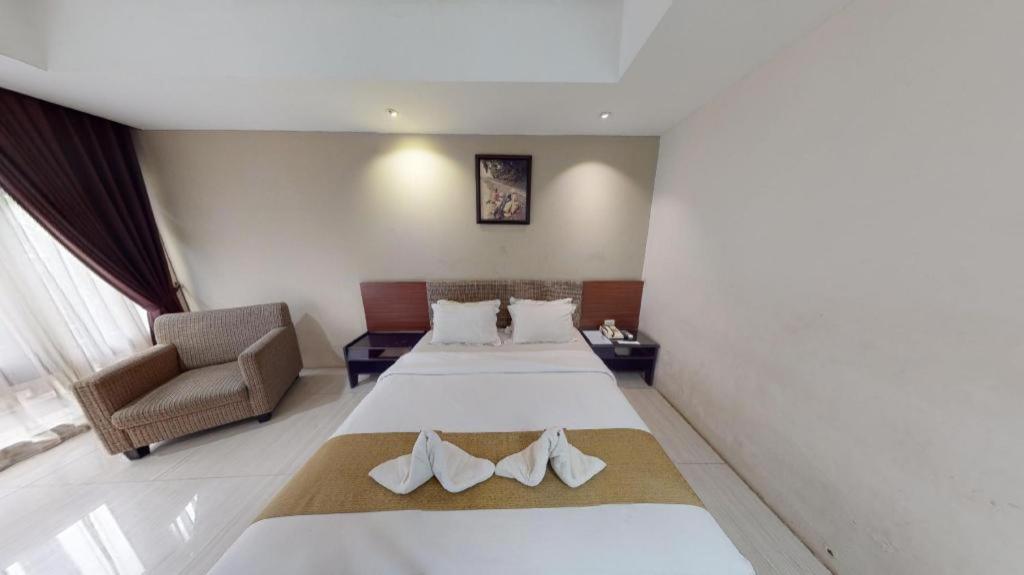 New Grand Park Hotel Surabaya Buitenkant foto