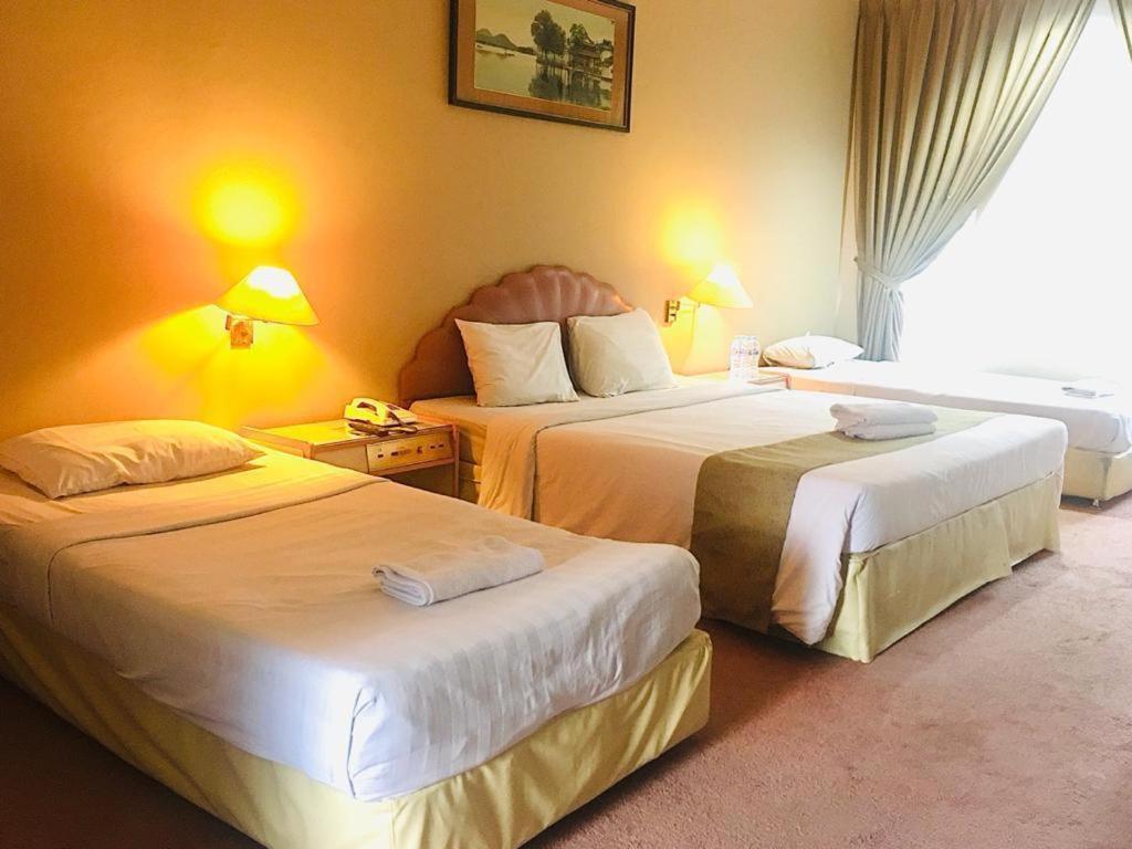 New Grand Park Hotel Surabaya Buitenkant foto
