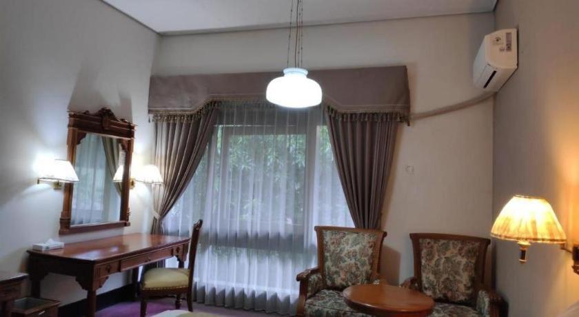 New Grand Park Hotel Surabaya Buitenkant foto