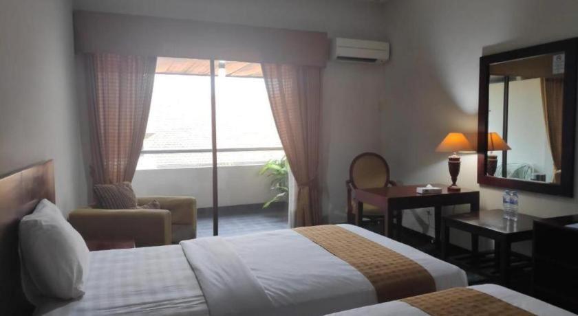New Grand Park Hotel Surabaya Buitenkant foto
