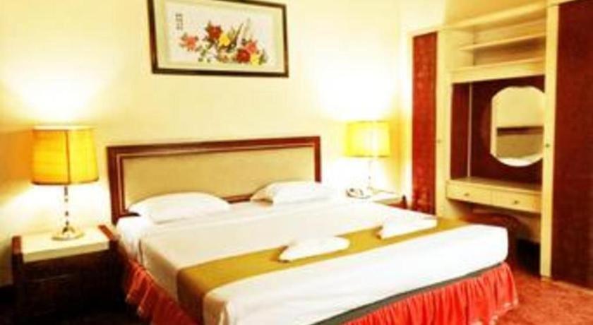 New Grand Park Hotel Surabaya Buitenkant foto