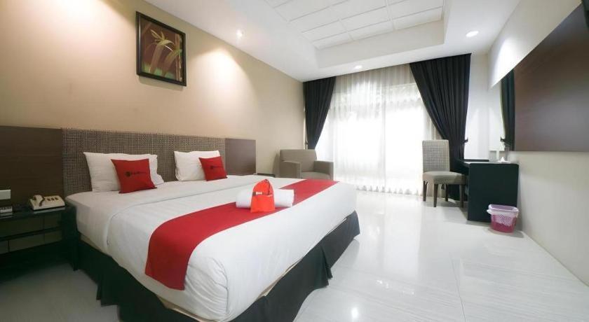 New Grand Park Hotel Surabaya Buitenkant foto