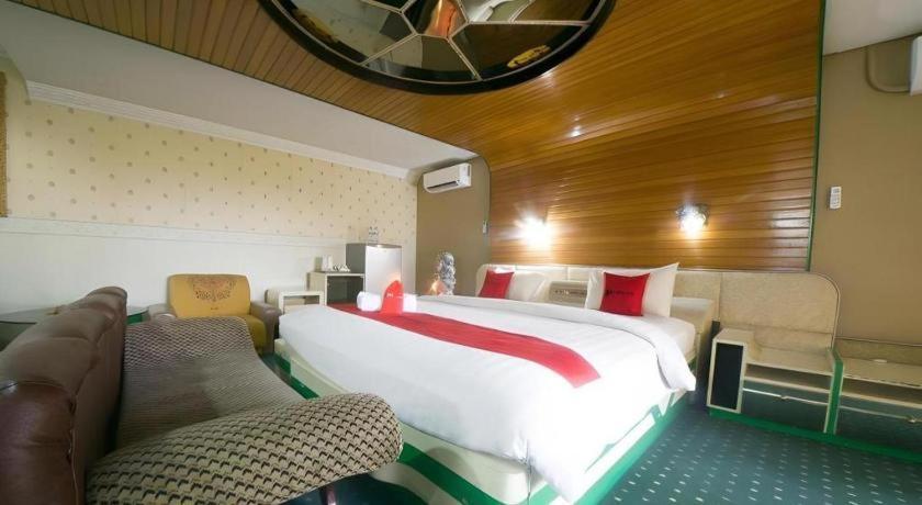 New Grand Park Hotel Surabaya Buitenkant foto